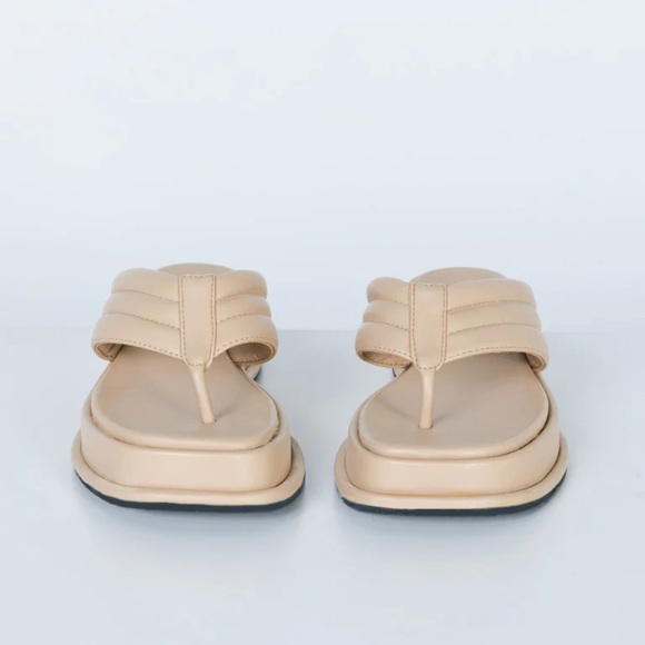 Princess Polly tan platform flip flops - Picture 8 of 14
